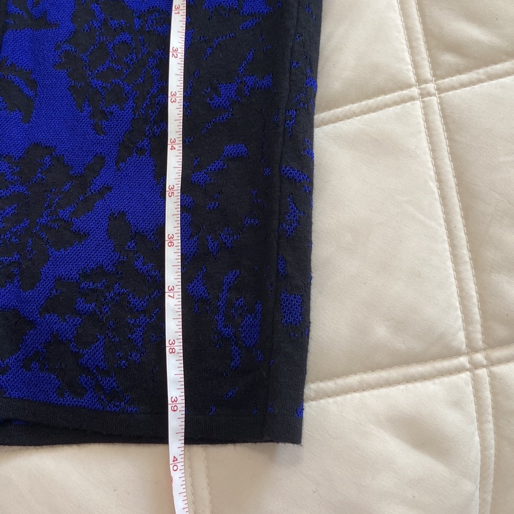 Cache Jacquard knit dress with stretchy material. Good condition. Size xs - Picture 4 of 5
